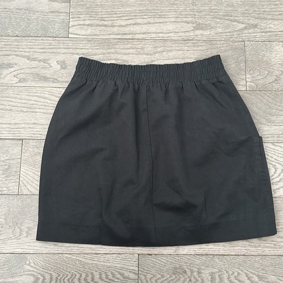 H&M | High Waist Mini Skirt w/ Pockets & Snap Closure - Picture 2 of 4